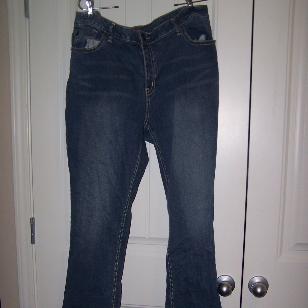 PLUS JEANS