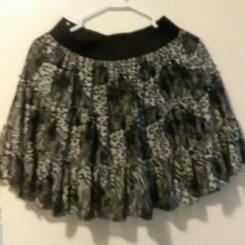 JUNIORS MINI SKIRT SIZE SMALL