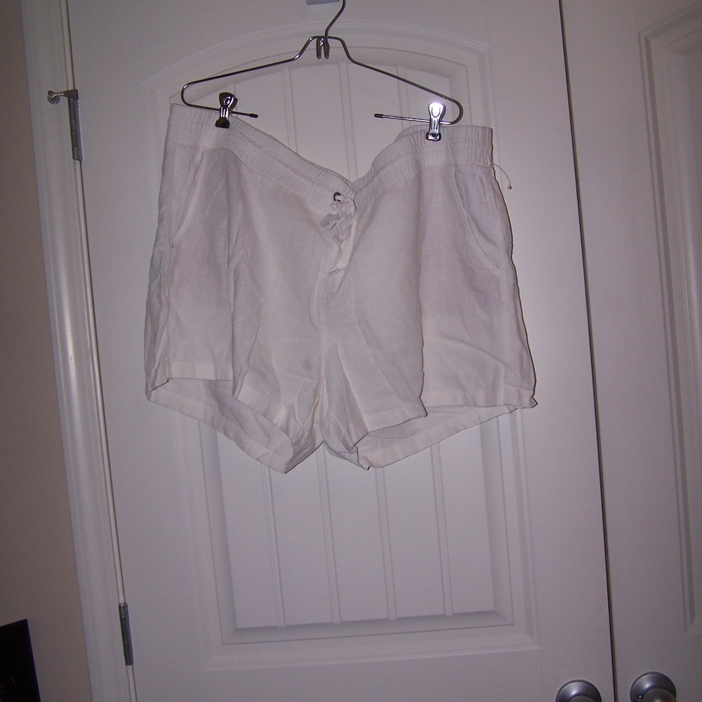 PLUS WHITE LINEN OLD NAVY SHORTS