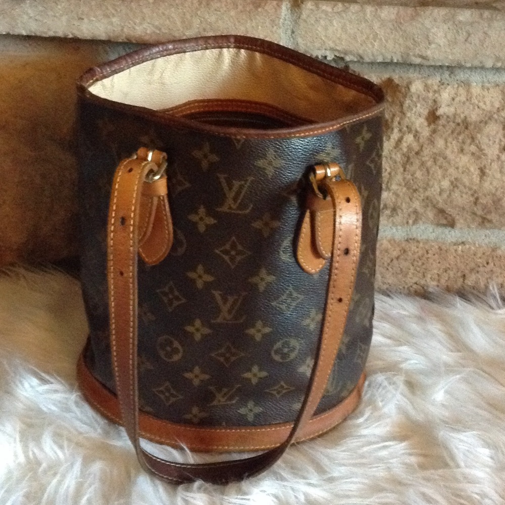 💯% Authentic Louis Vuitton Bucket