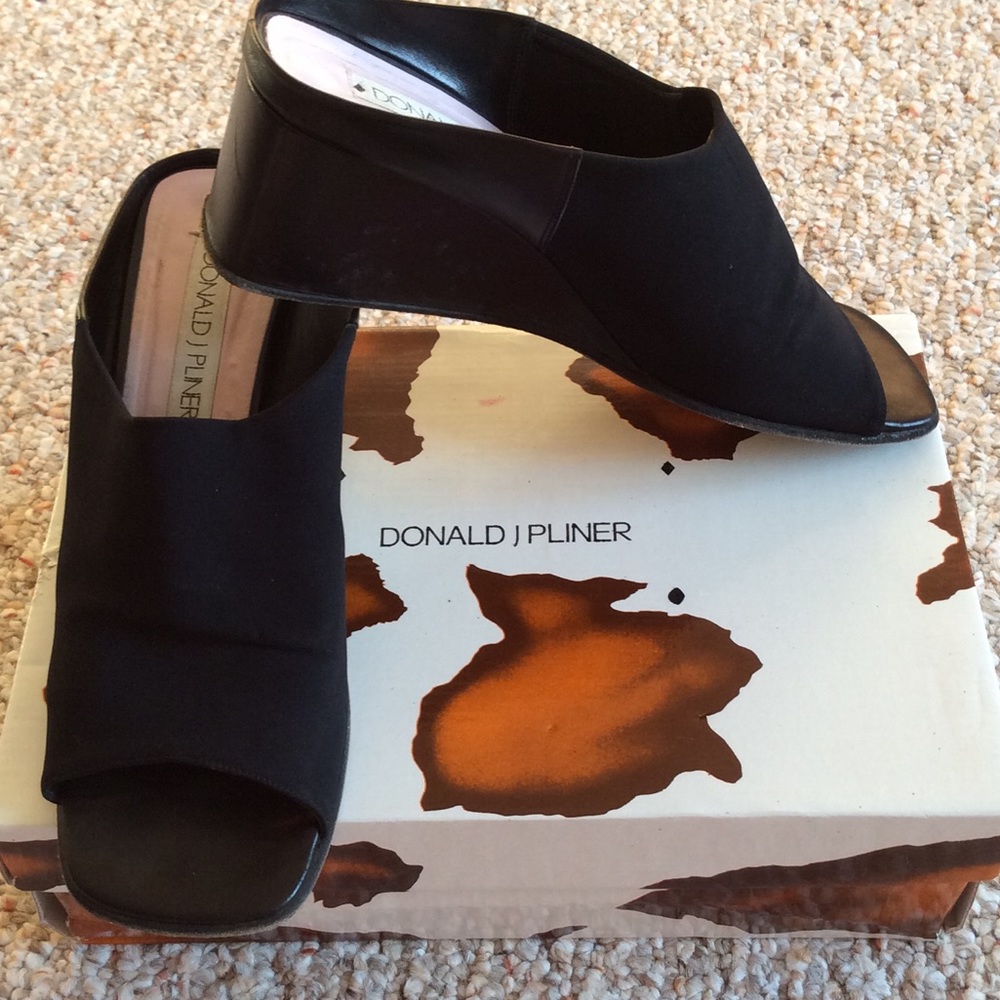 Donald Pliner black silk & leather wedge sandal 9M