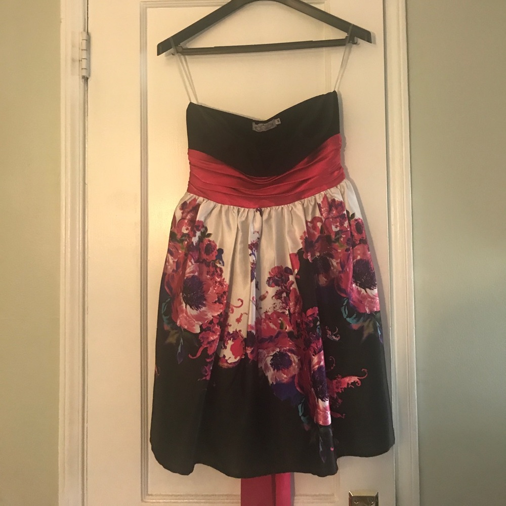 Size M cocktail/semi formal short floral dress