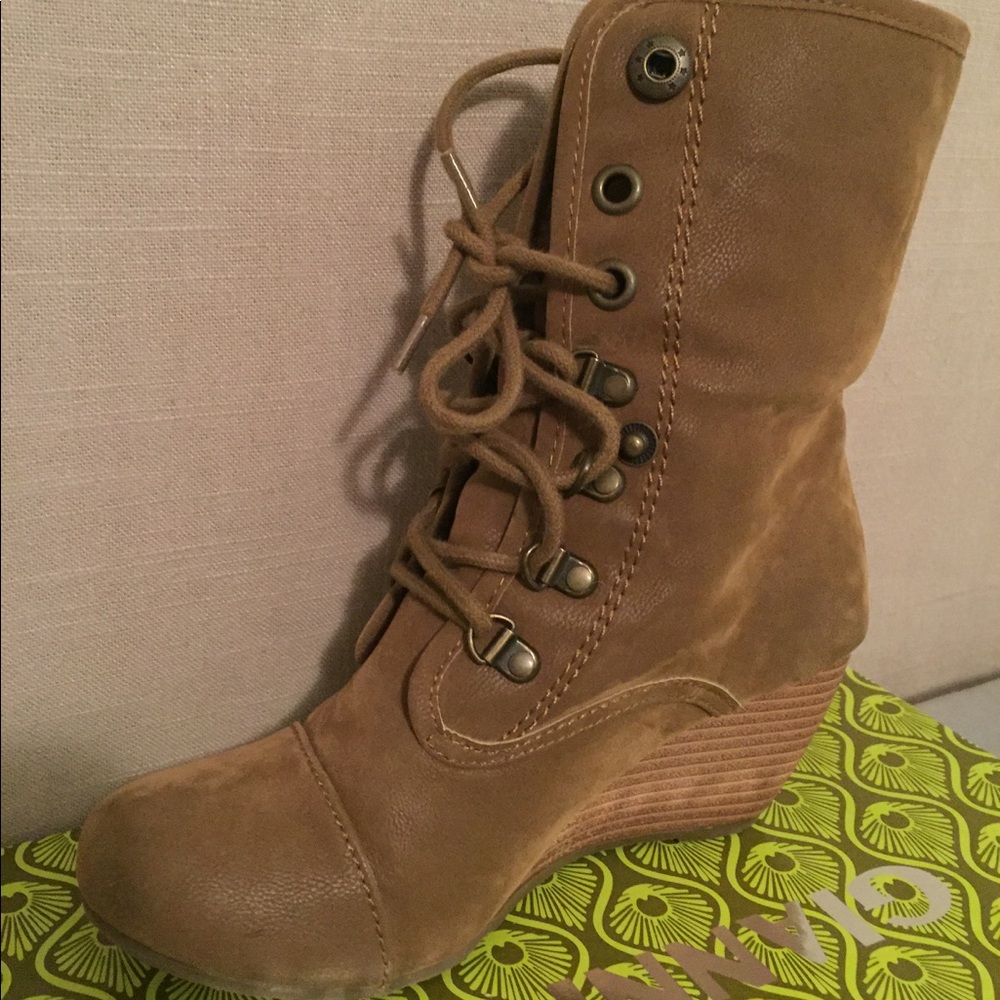 Wedge boots