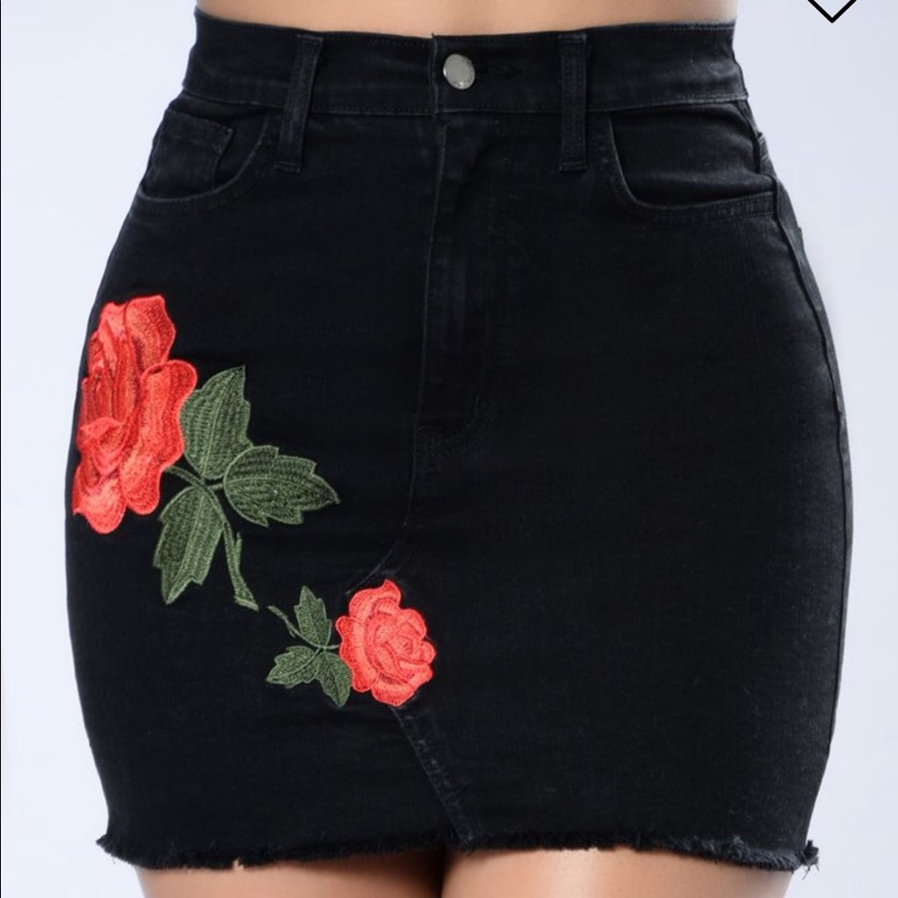 Fashion Nova Black mini skirt