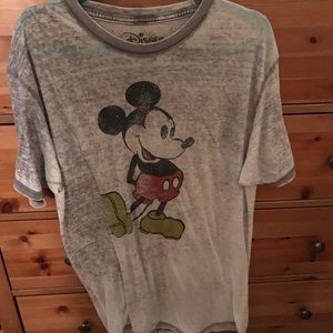Vintage looking Mickey Mouse t-shirt!