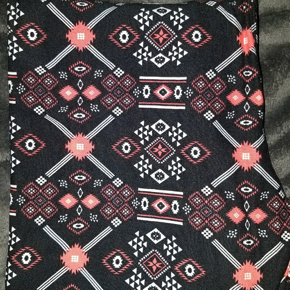 BNWOT TC LULAROE LEGGINGS