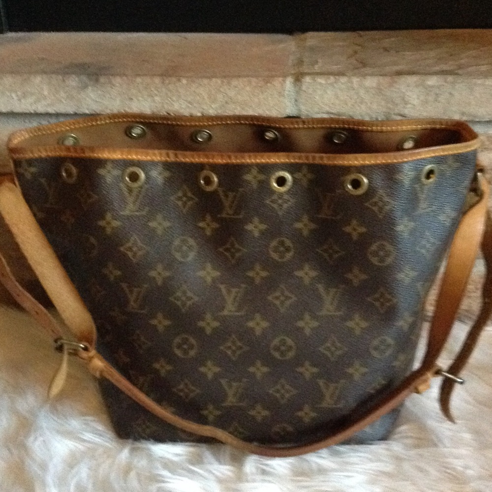 🎉1 DAY SALE🎉💯% Authentic Louis Vuitton