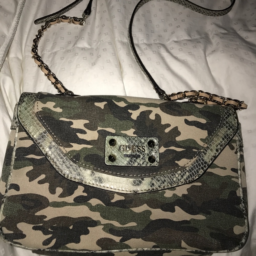 GUESS purse - 48 HOUR FLASH SALE !