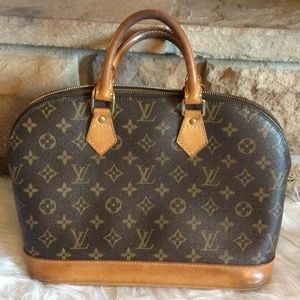 🎉1 DAY SALE🎉💯% Authentic Louis Vuitton