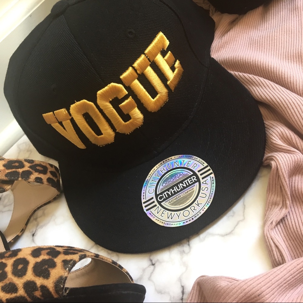 ✨ON TREND "VOGUE" SNAP-BACK!!!! ✨
