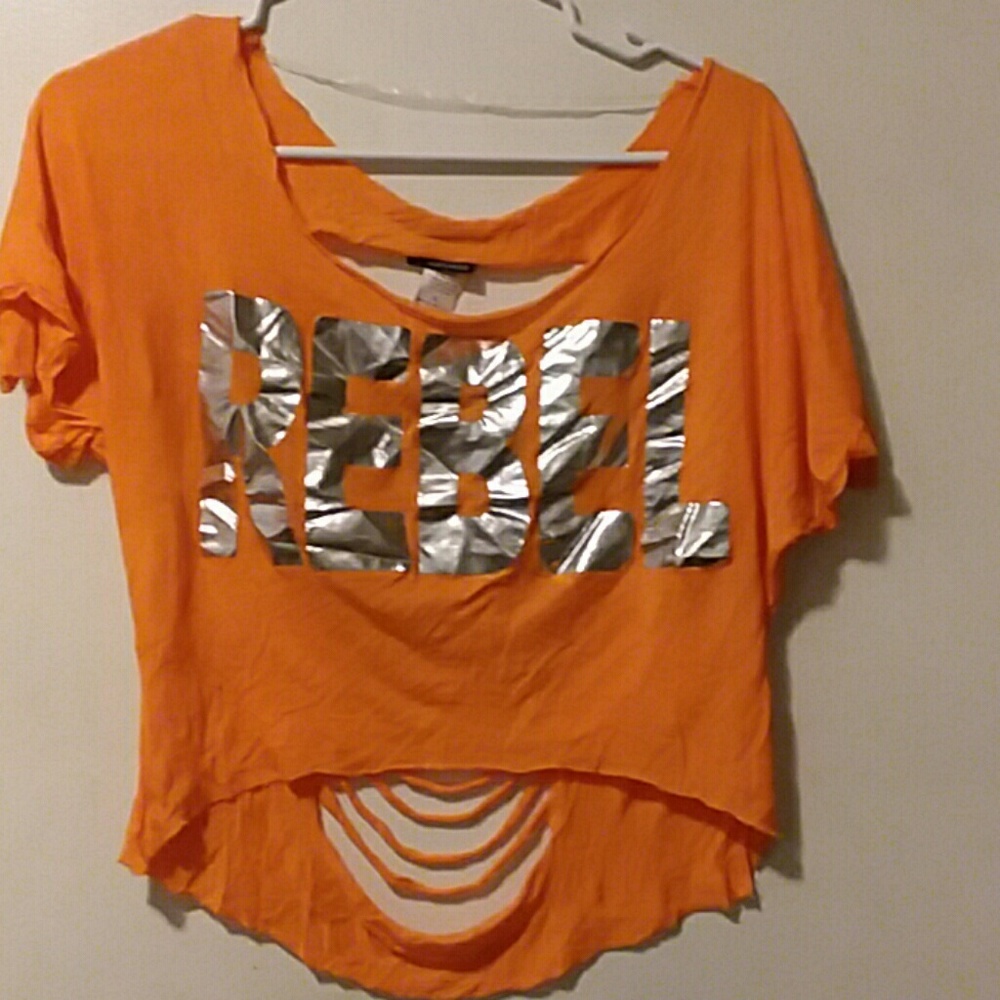 JUNIORS GRAPHIC TOP SHREDDED BACK SIZE XL