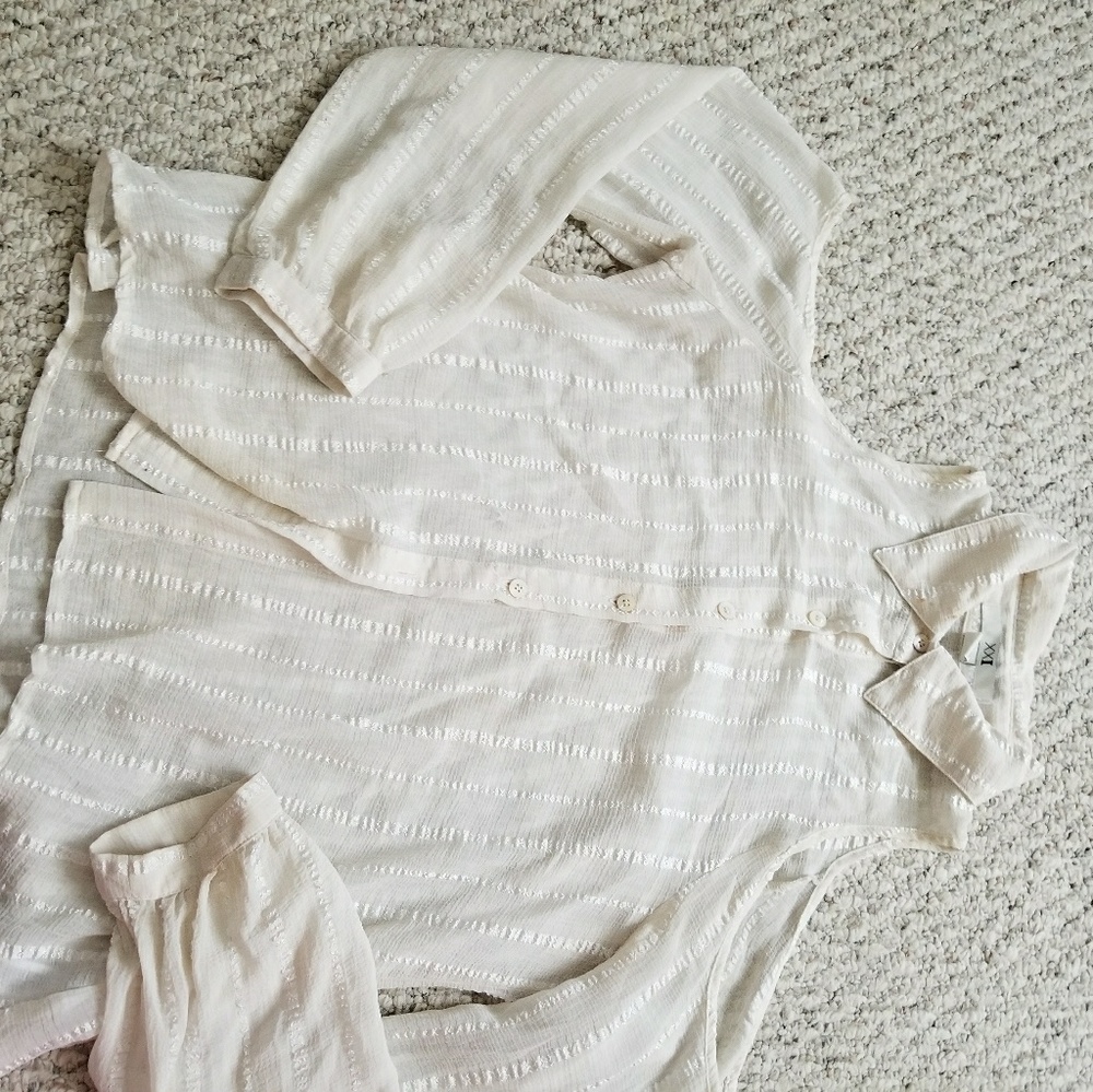 Shoulderness See-through collared blouse