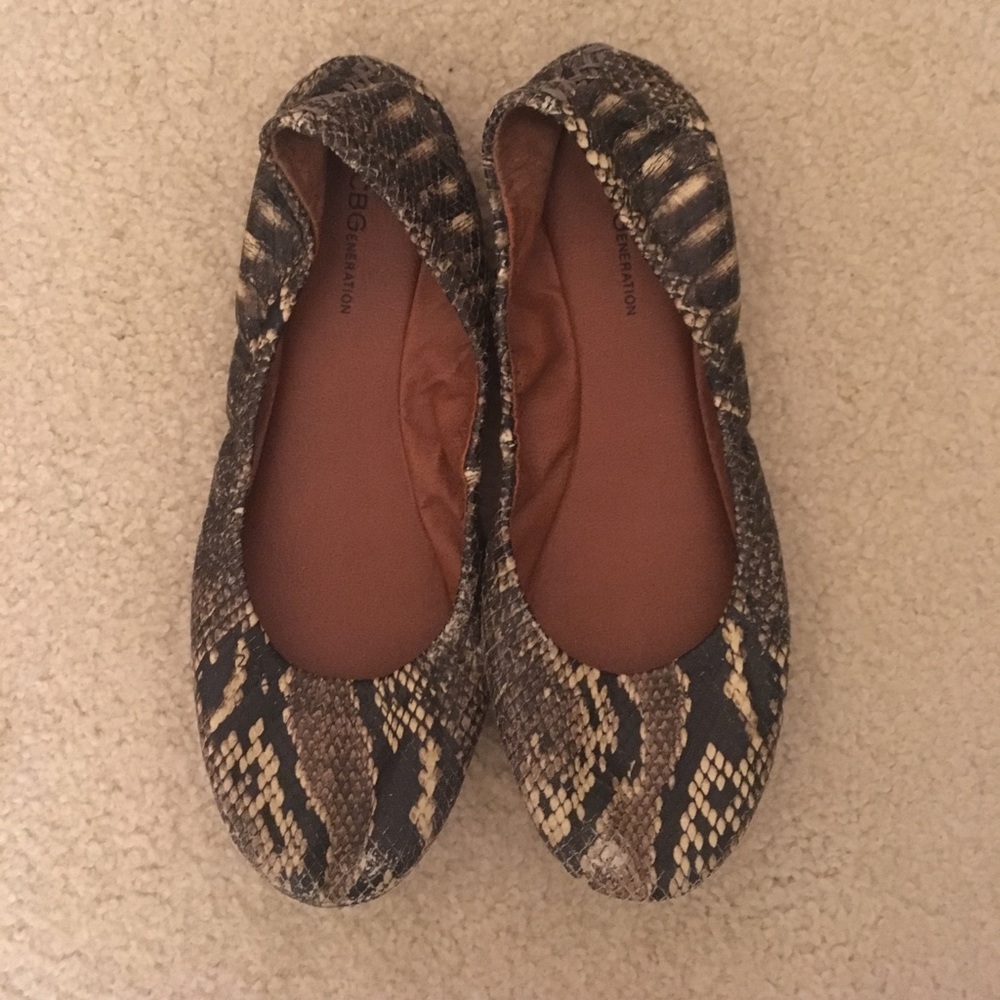 BCBG generation ballet flats