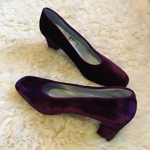 Nina vintage velvet plum heels