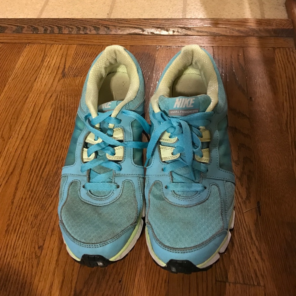 Nike Tennis Shoes