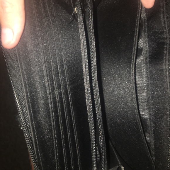 KENNETH COLE WALLET!❗️❗️ CHEETAH PRINT AND BLACK☺️ - Picture 2 of 5