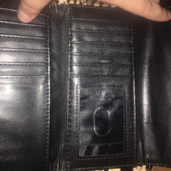 KENNETH COLE WALLET!❗️❗️ CHEETAH PRINT AND BLACK☺️ - Picture 5 of 5