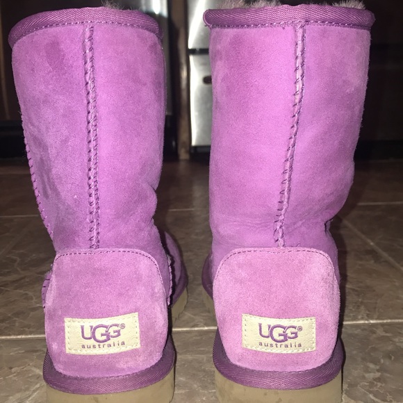 Size 6 purple UGGS - Picture 3 of 4