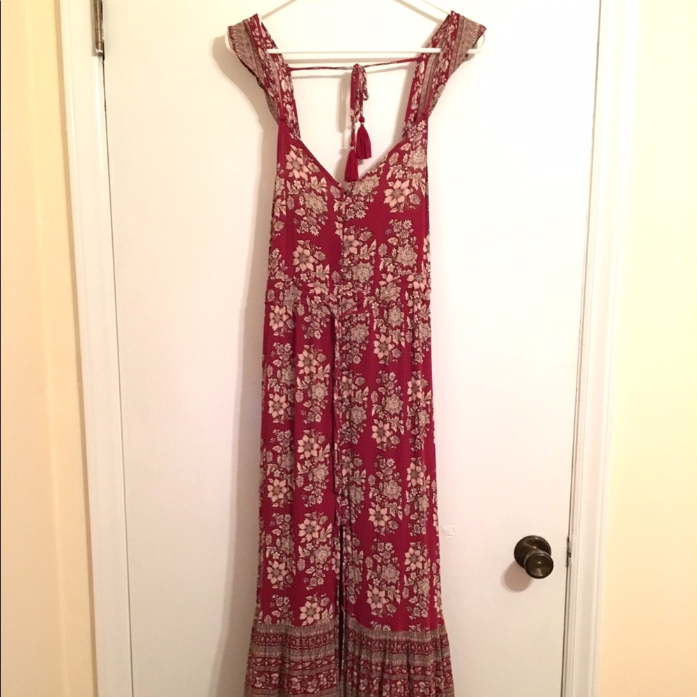 Super cute AE maxi dress with front slit