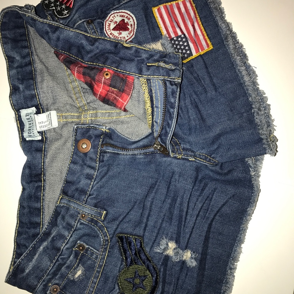Size 28 Americana shorts