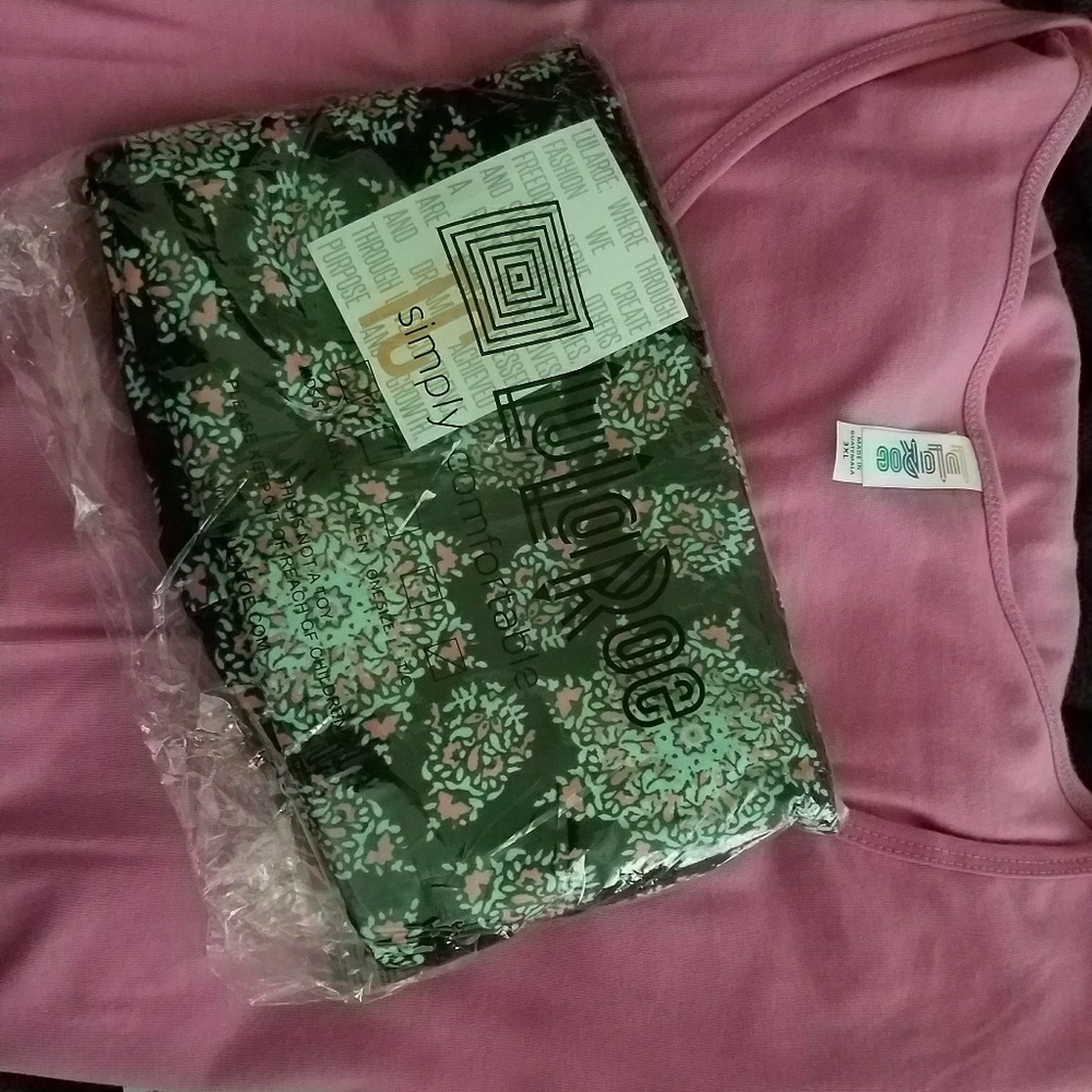 BNWT LULAROE MEDIALLION LEGGINGS/3XL PERFECT TEE
