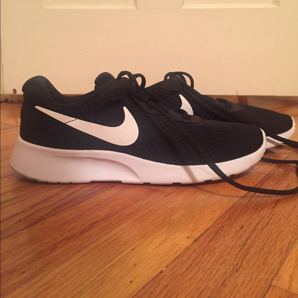 Black Nike Tanjun Sneakers