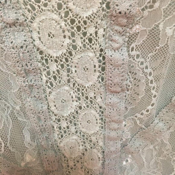 Lace top - Picture 2 of 4