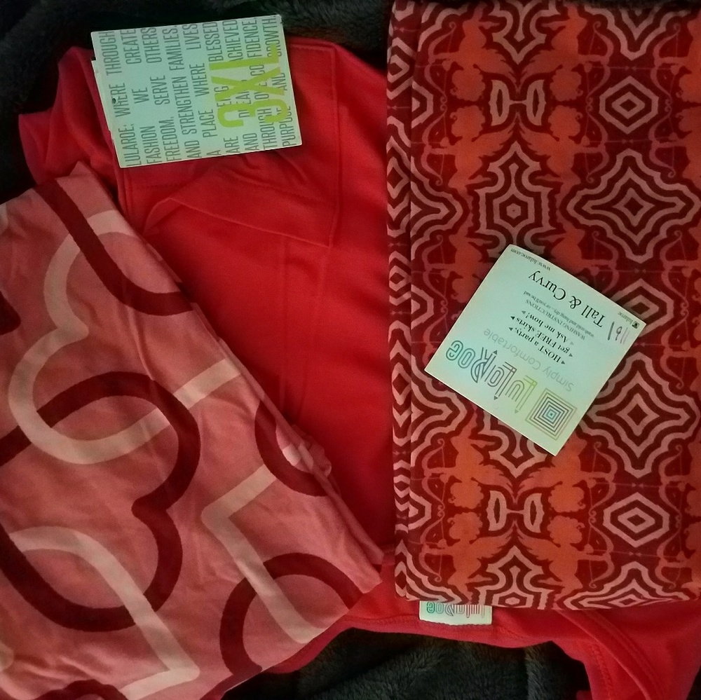 BNWT 3XL LULAROE CARLY AND TC VALENTINE LEGGINGS