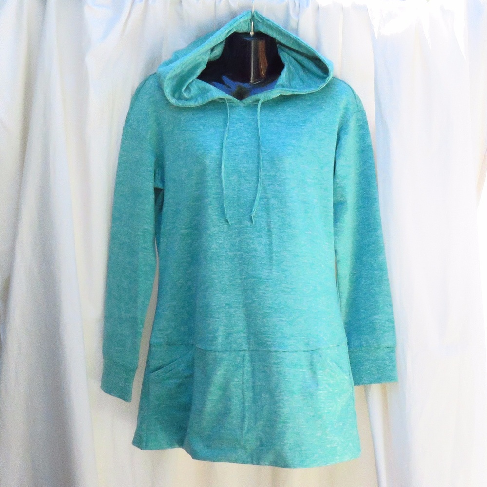 NWOT Vessos Red & White Stretch X-Long Hoodie