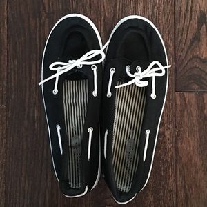 Black and White Flats