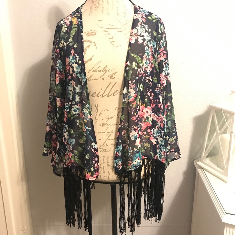 Foreign Exchange Floral Kimono! Gorgeous! 🌸🌼🌺