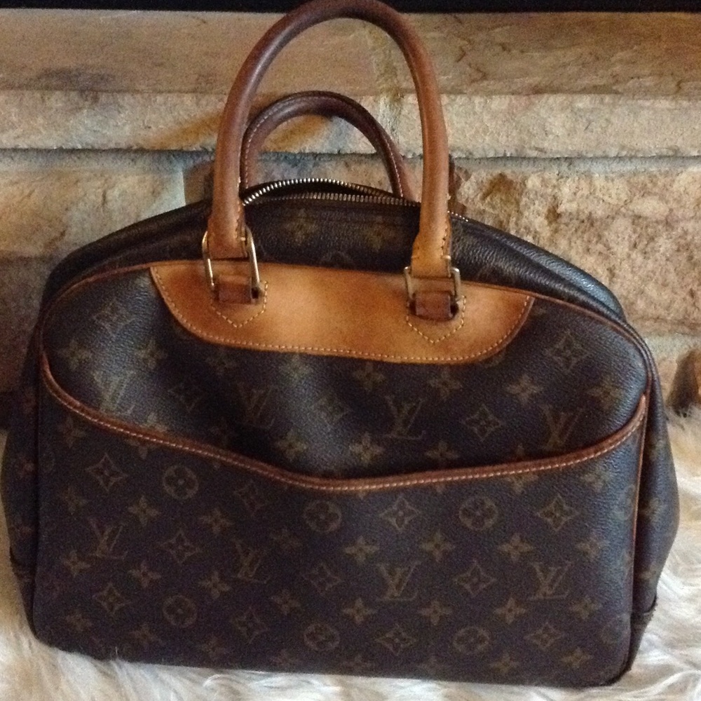 💥ONE DAY SALE💥💯% Authentic Vntage Louis Vuitton