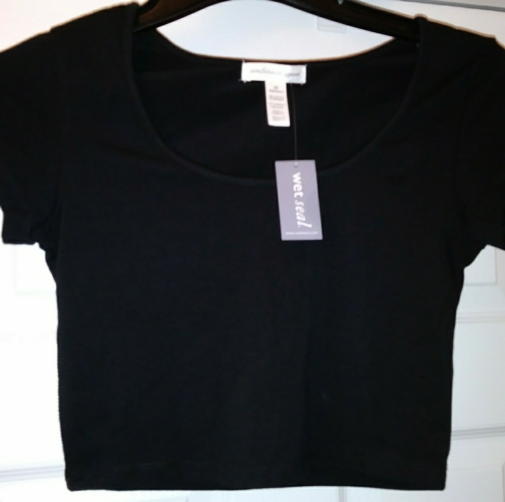 Sold 🌟 NWT Black Crop Top 🌟