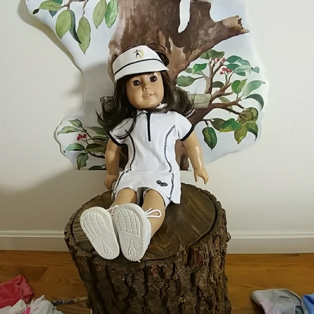 American girl doll, brown hair, brown eyes