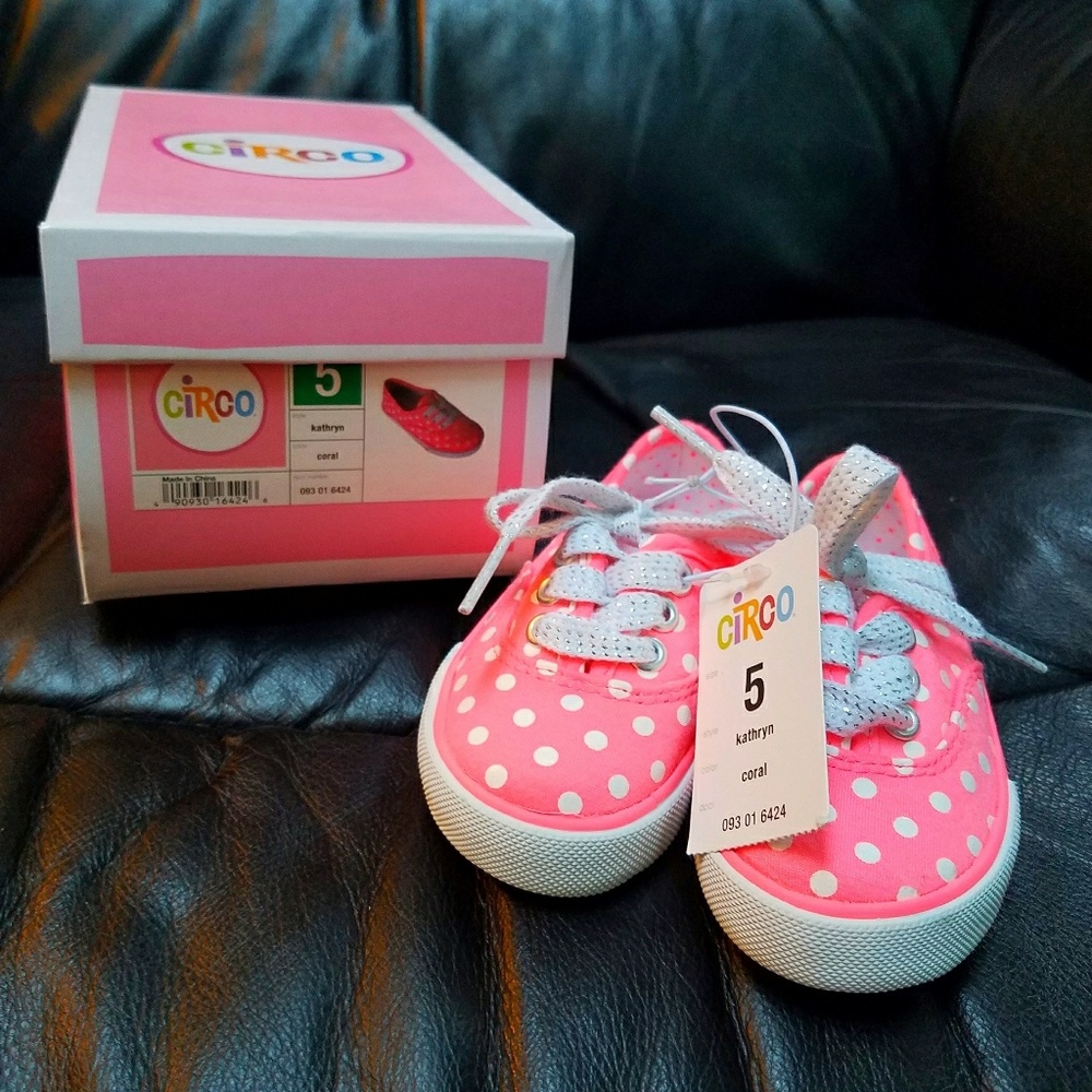 👟 NEW coral sneakers