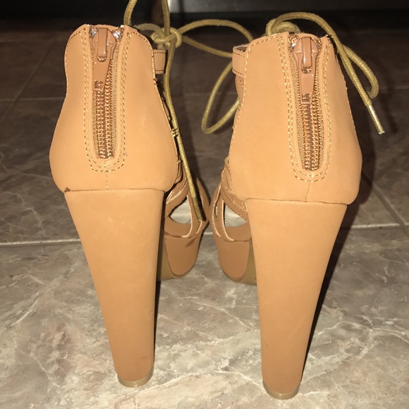 Size 6.5 platform heels - Picture 2 of 2
