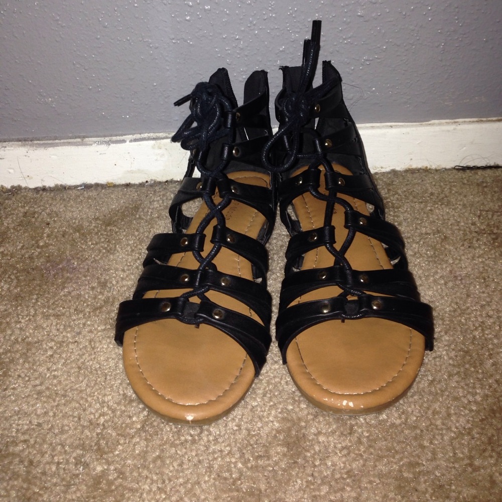A'gaci Black and gold sandals💛