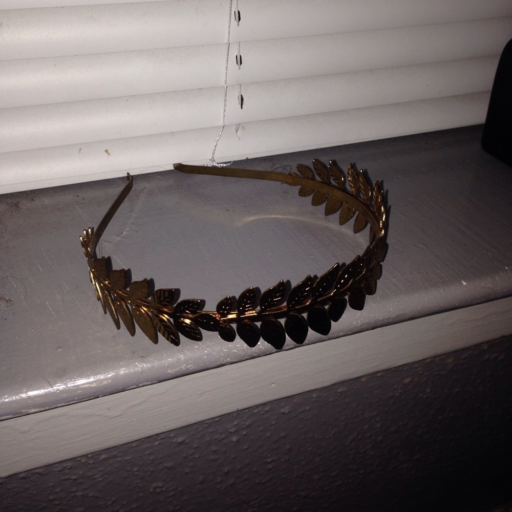 ✨Gold leaf headband✨