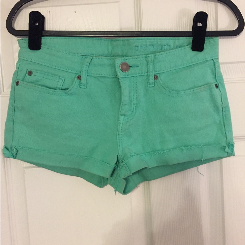 Green pastel cuffed denim shorts - size27