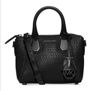 ISO mini Campbell in black. (Even merlot)