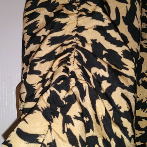 🌟 Printed Blazer 🌟 - Picture 3 of 3