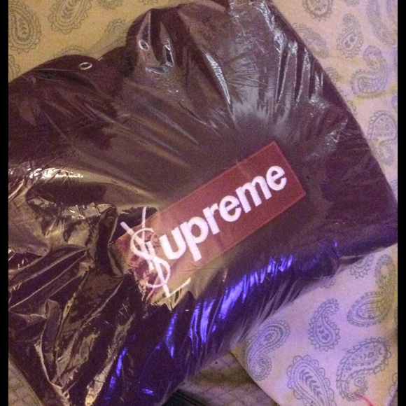 Supreme - Picture 4 of 5