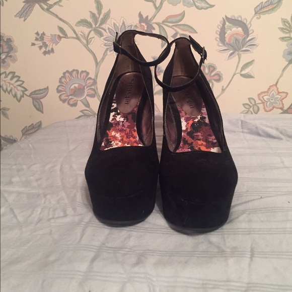 Steve Madden black wedges - Picture 2 of 4