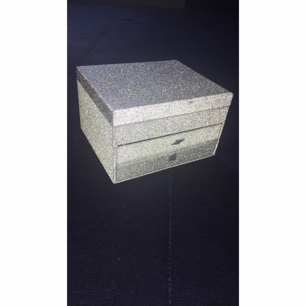 Avon gilded treasures makeup set