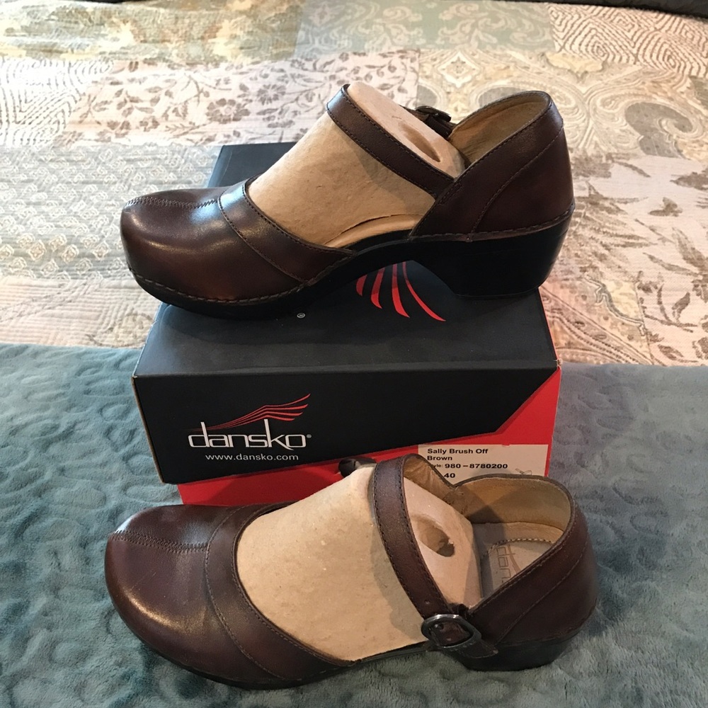 Women's Dansko shoes