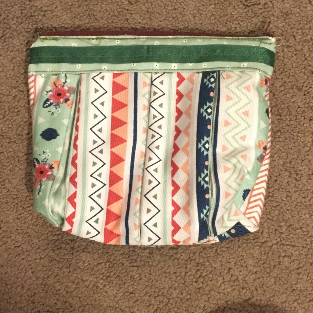 CUTE hand bag