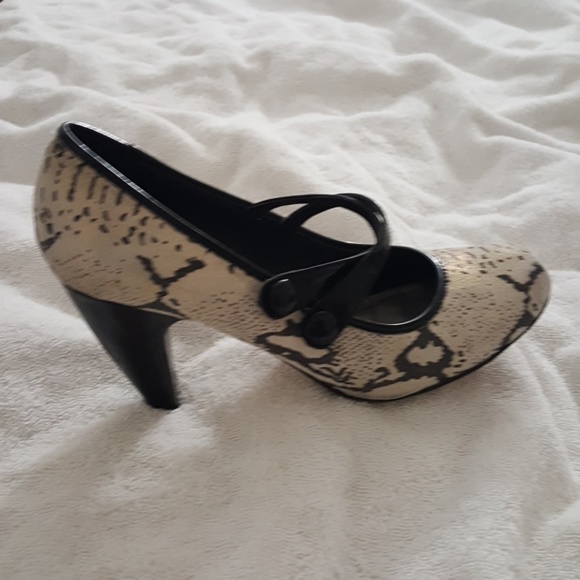 Dollhouse Snakeskin Heel - Picture 2 of 4