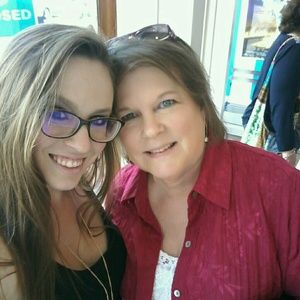 Meet your Posher, Treasa