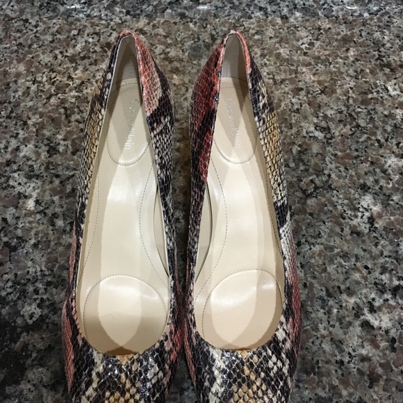 Calvin Klein snakeskin heels size 10 - Picture 2 of 4