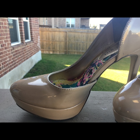 Madden Girl Nude Patent Leather Platform Pump - Picture 5 of 8